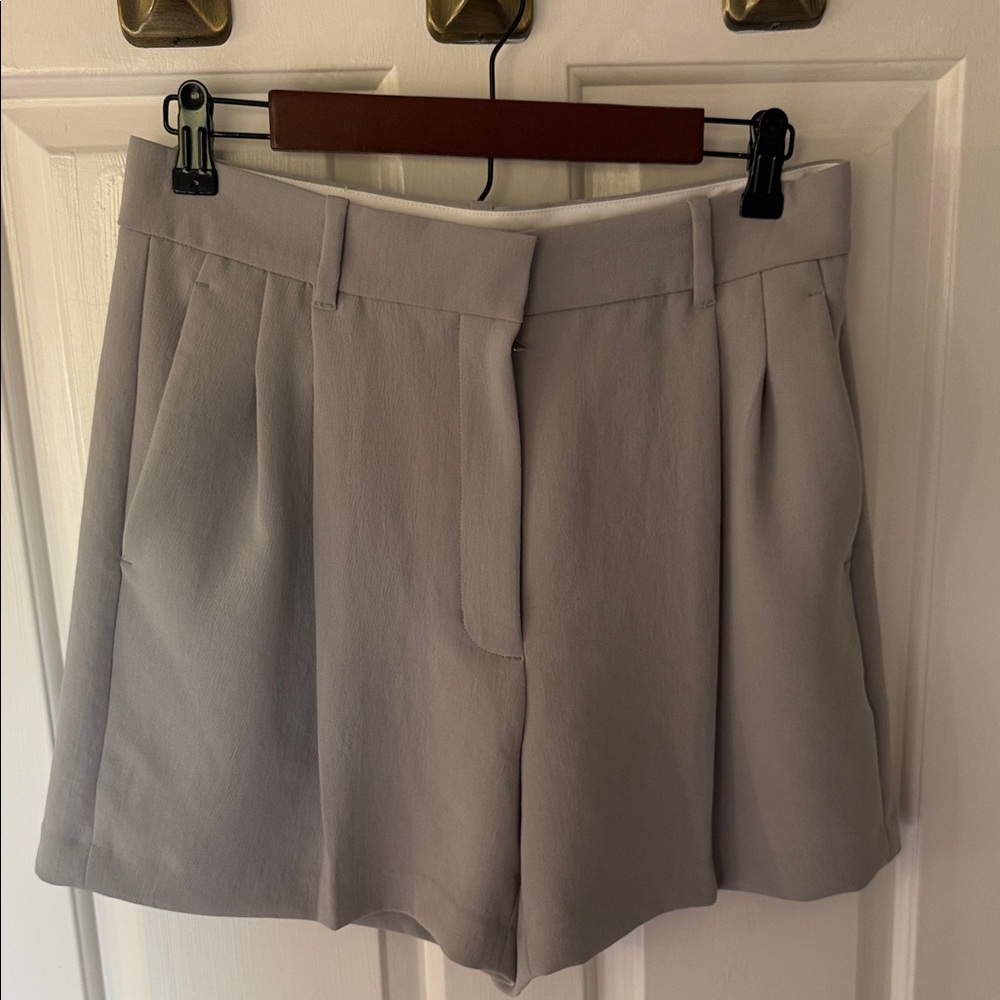 Aritzia Effortless Gray Women's Shorts